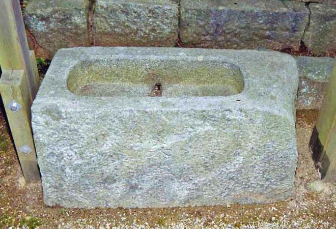 春日神社の水鉢